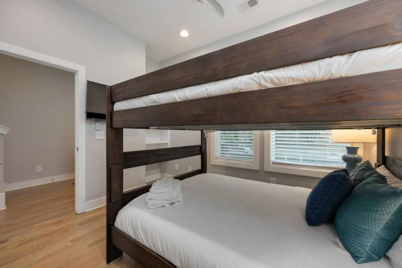 Two Townhomes Rooftop Lounges With Skyline Views Nashville United States