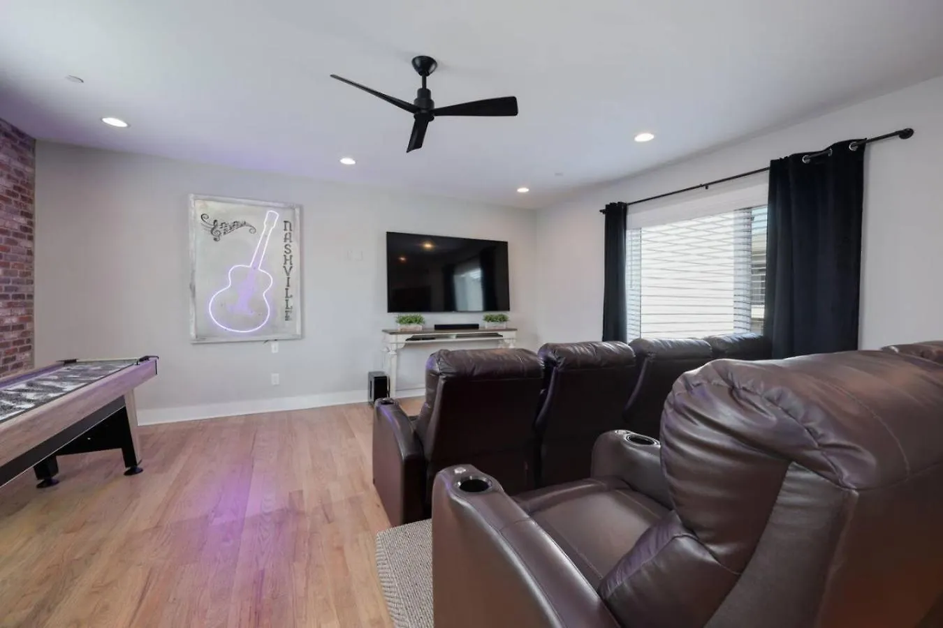 Two Townhomes Rooftop Lounges With Skyline Views Nashville