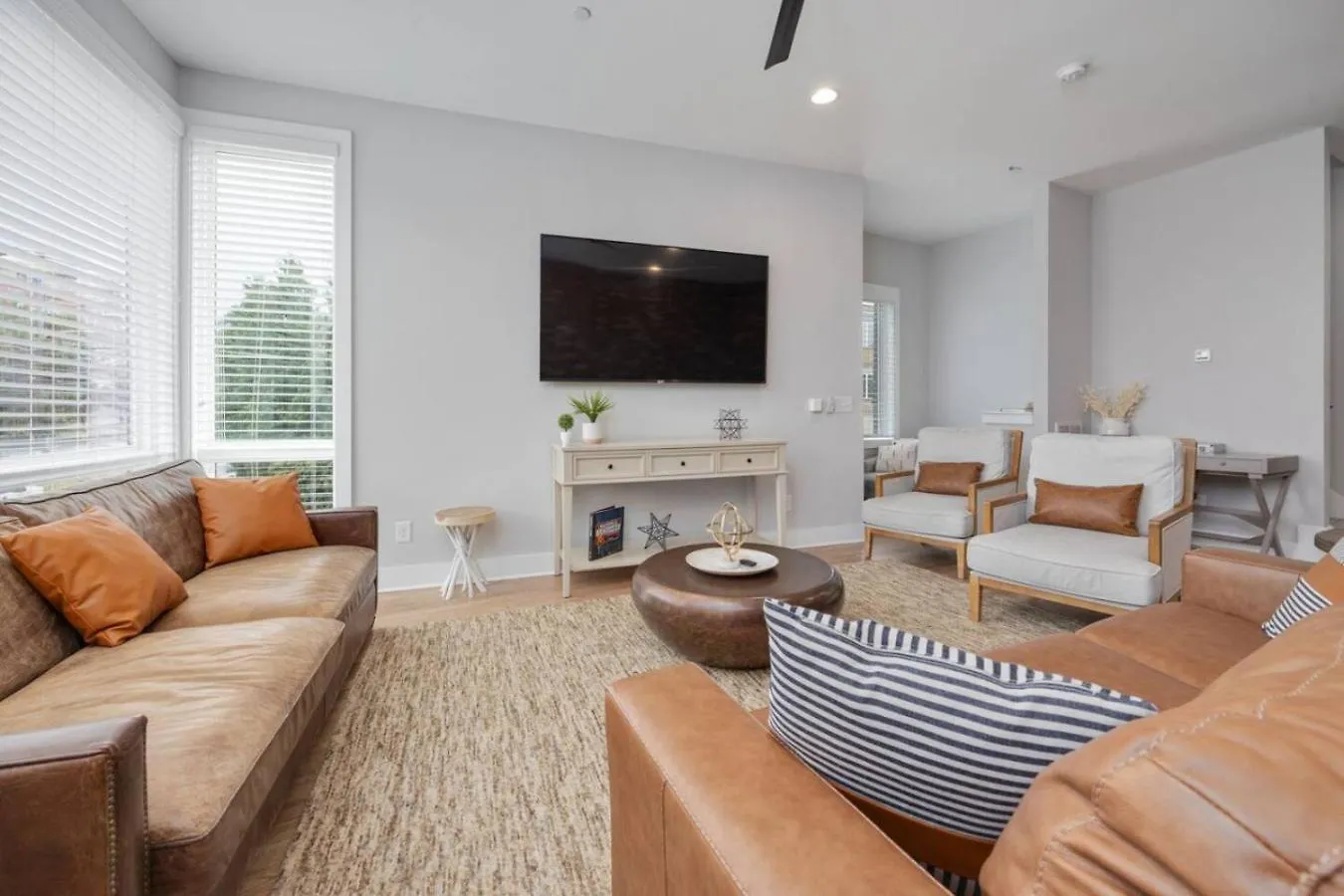 Two Townhomes Rooftop Lounges With Skyline Views Nashville