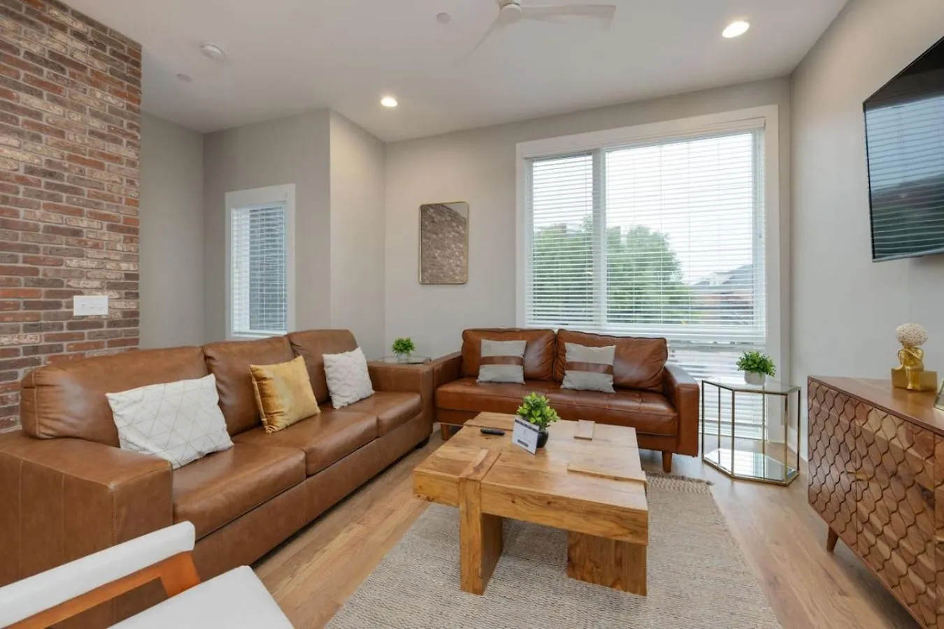 Two Townhomes Rooftop Lounges With Skyline Views Nashville Stany Zjednoczone Ameryki