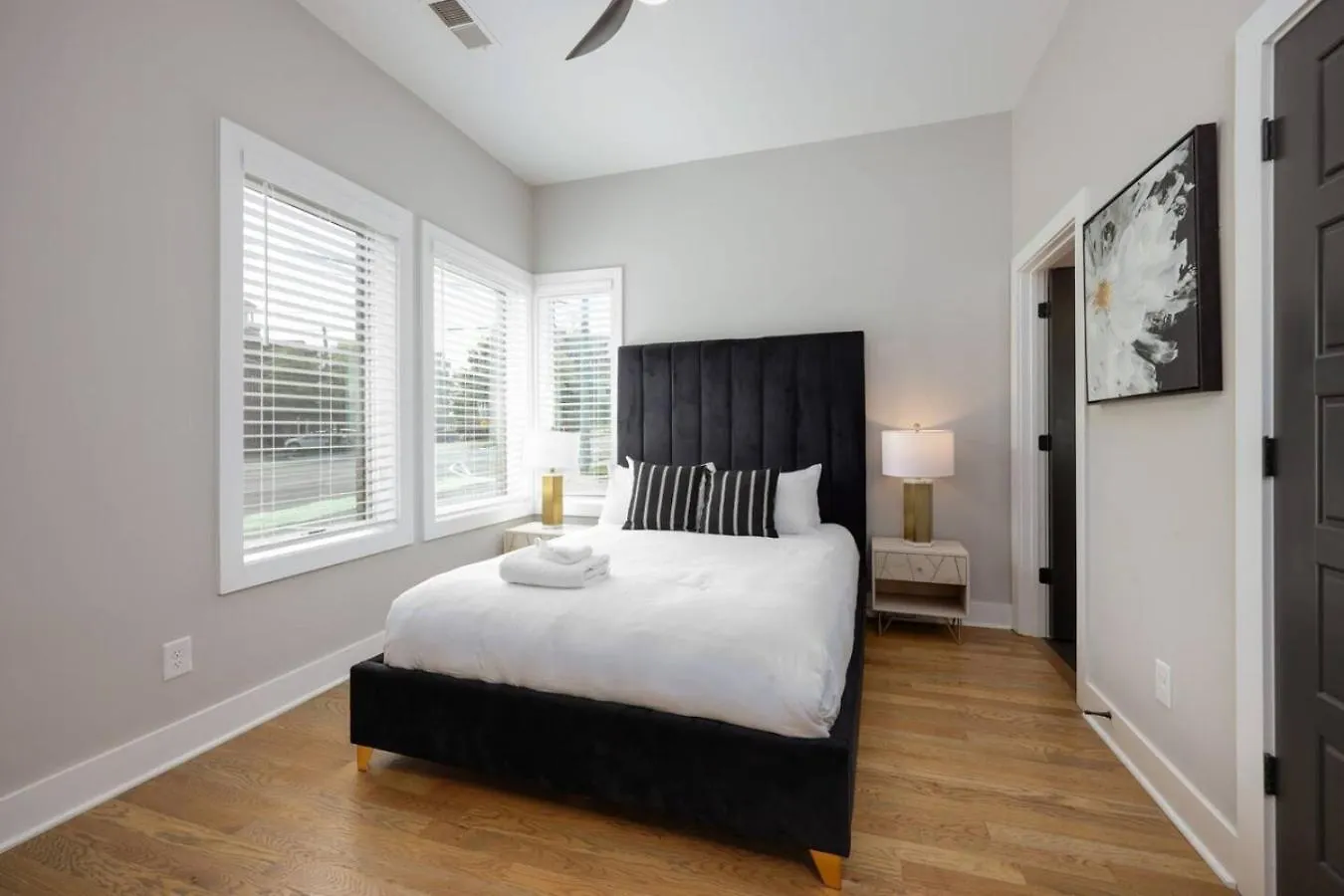 Two Townhomes Rooftop Lounges With Skyline Views Nashville Stany Zjednoczone Ameryki